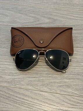 Ray-Ban Aviator Sunglasses Gold Frame with Black Lenses